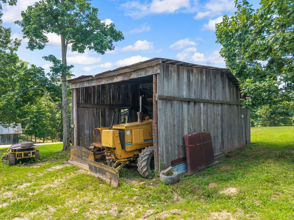 19840 Highway 2004 Highway Mckee KY 40447