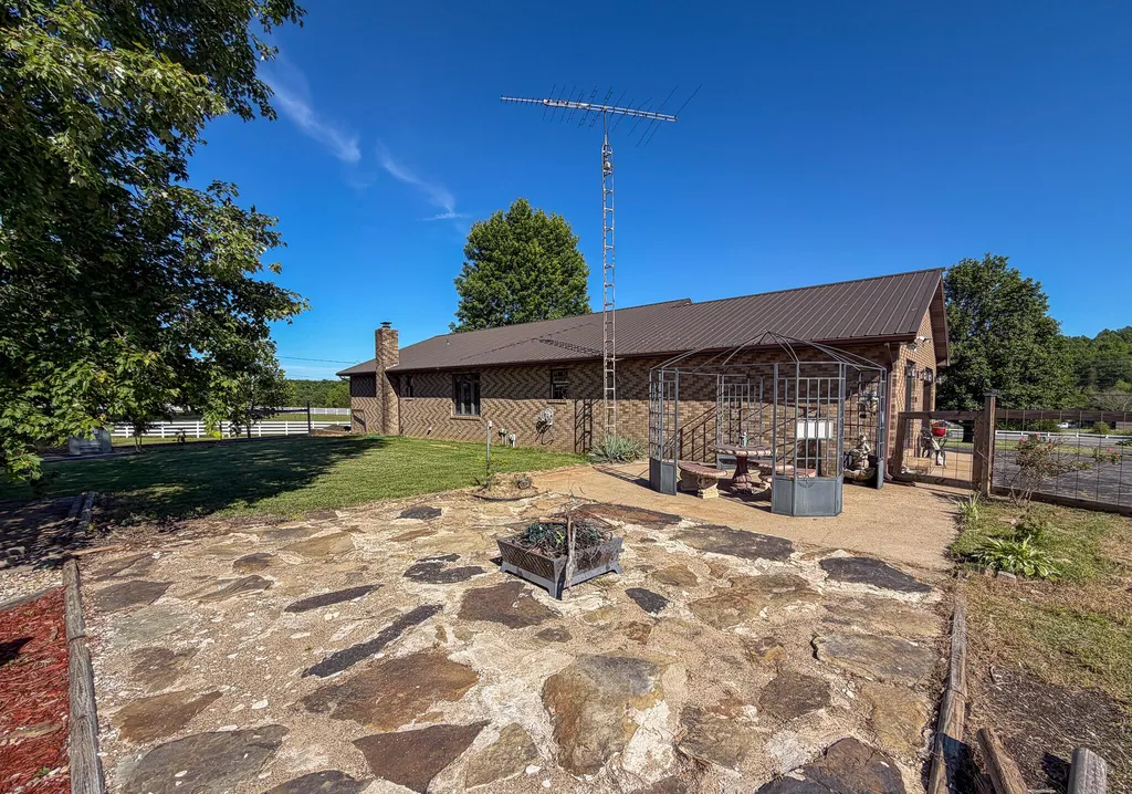 2391 E U.s. 60 Marion KY 42064