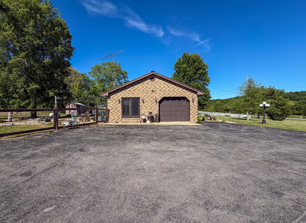 2391 E U.s. 60 Marion KY 42064