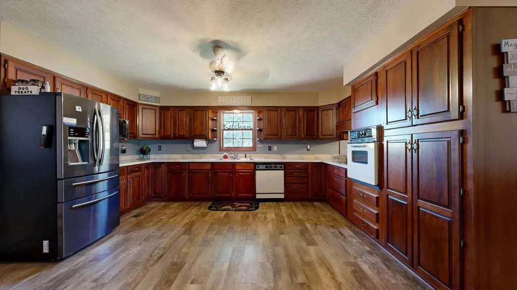2391 E U.s. 60 Marion KY 42064