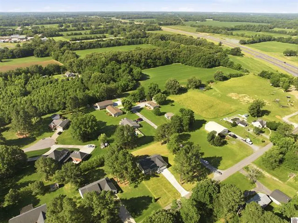 329 Tom Taylor Trail Murray KY 42071