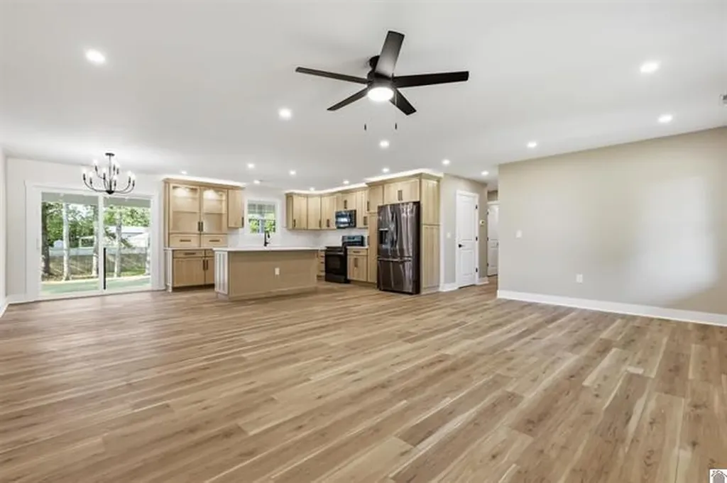 329 Tom Taylor Trail Murray KY 42071
