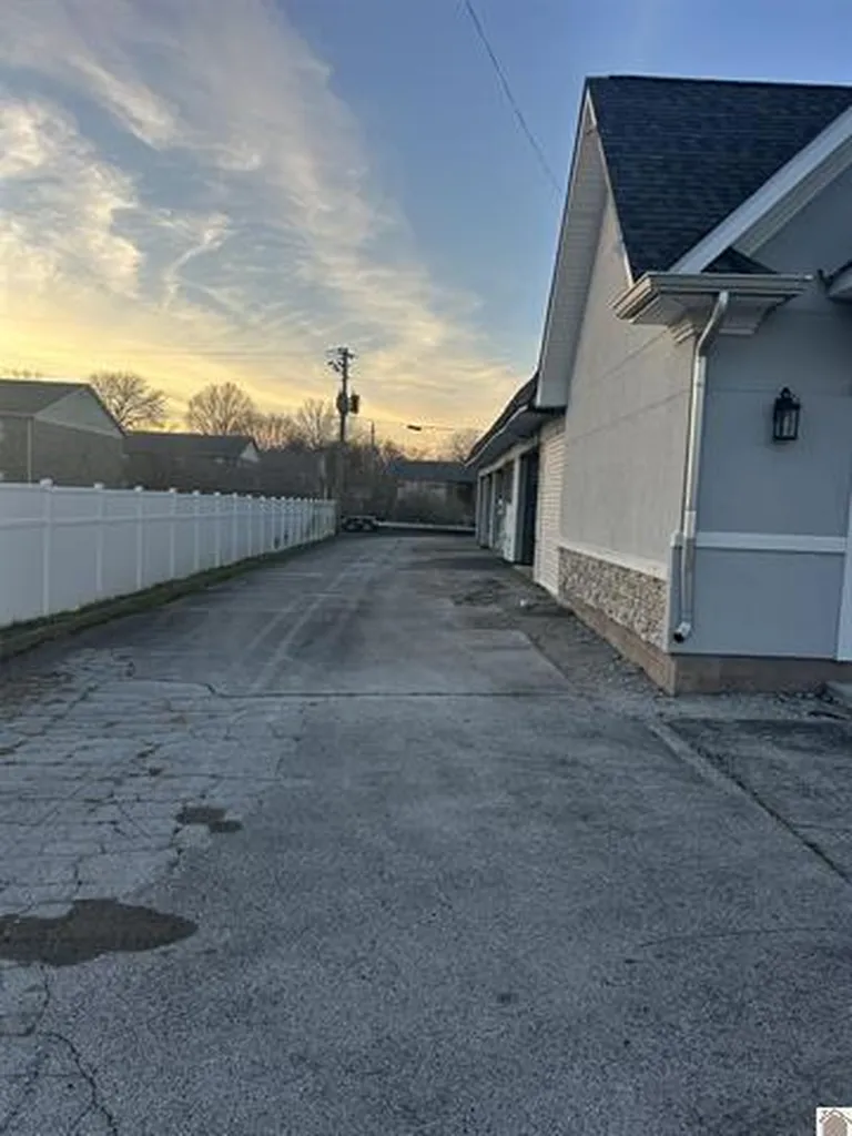 3209 Lafayette Road Hopkinsville KY 42240
