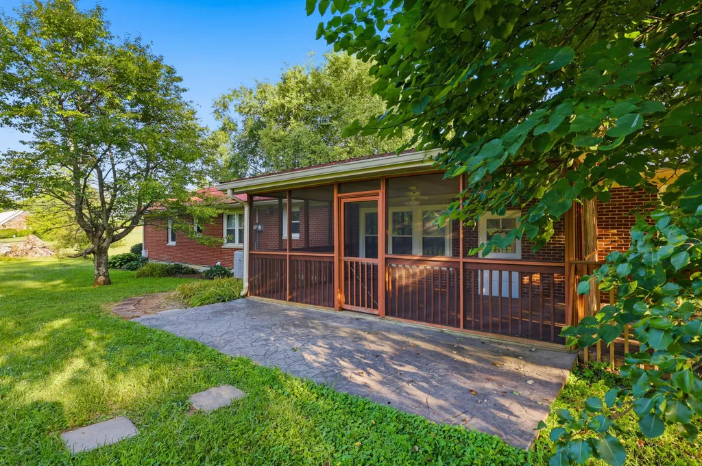 1390 Alton Station Road Lawrenceburg KY 40342