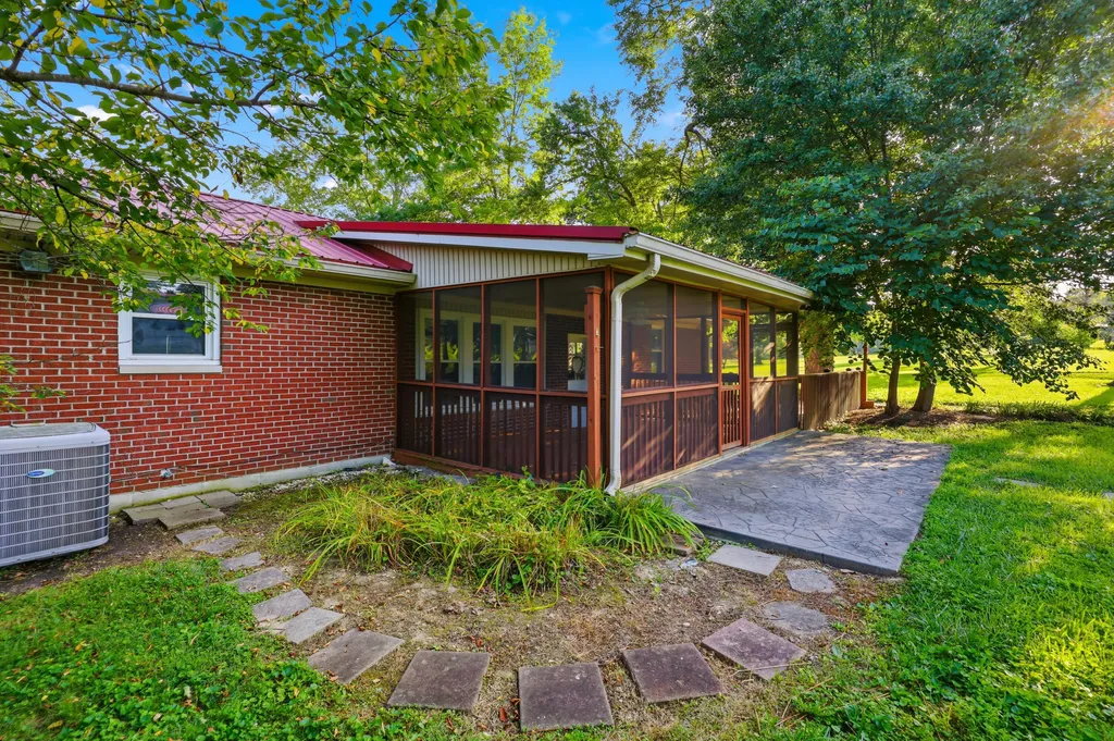 1390 Alton Station Road Lawrenceburg KY 40342