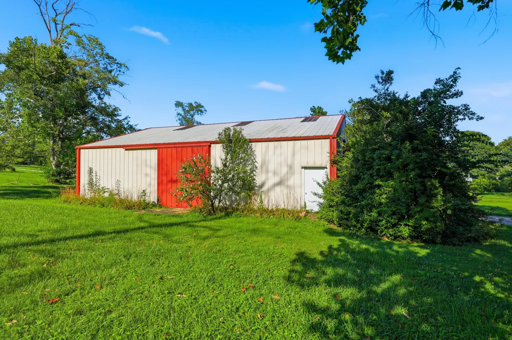 1390 Alton Station Road Lawrenceburg KY 40342