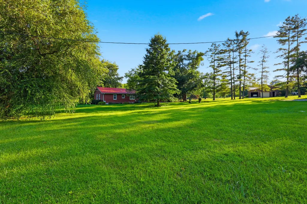 1390 Alton Station Road Lawrenceburg KY 40342