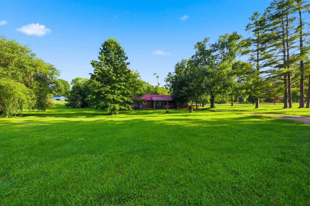 1390 Alton Station Road Lawrenceburg KY 40342