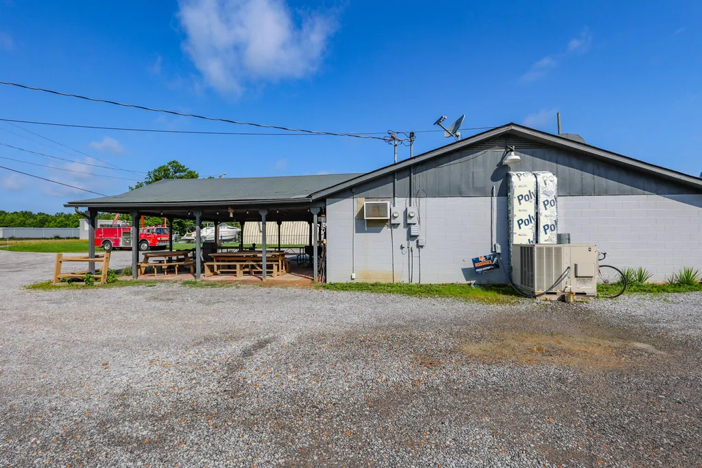 15649 E Us Highway 68 Hardin KY 42048