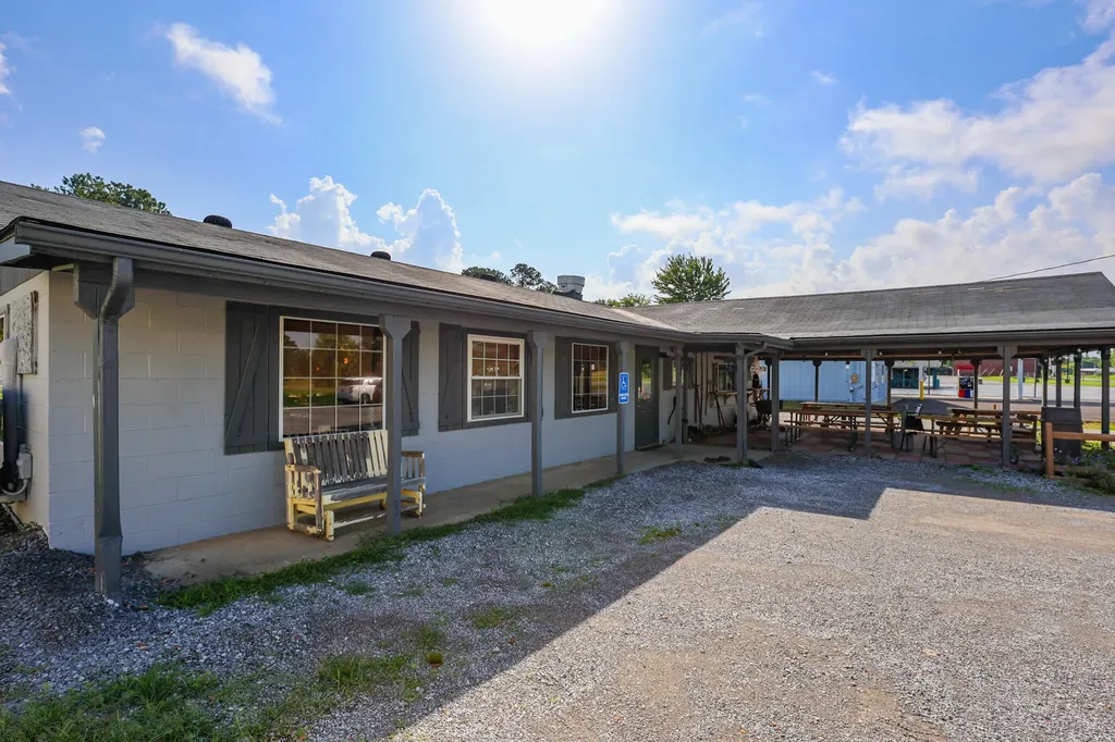 15649 E Us Highway 68 Hardin KY 42048