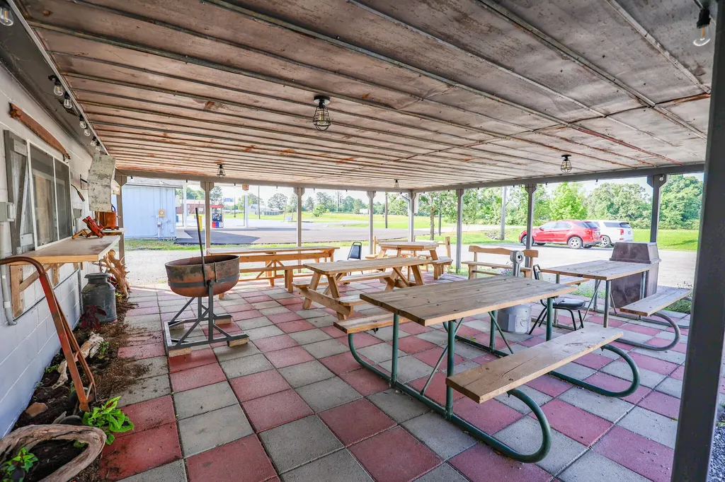 15649 E Us Highway 68 Hardin KY 42048