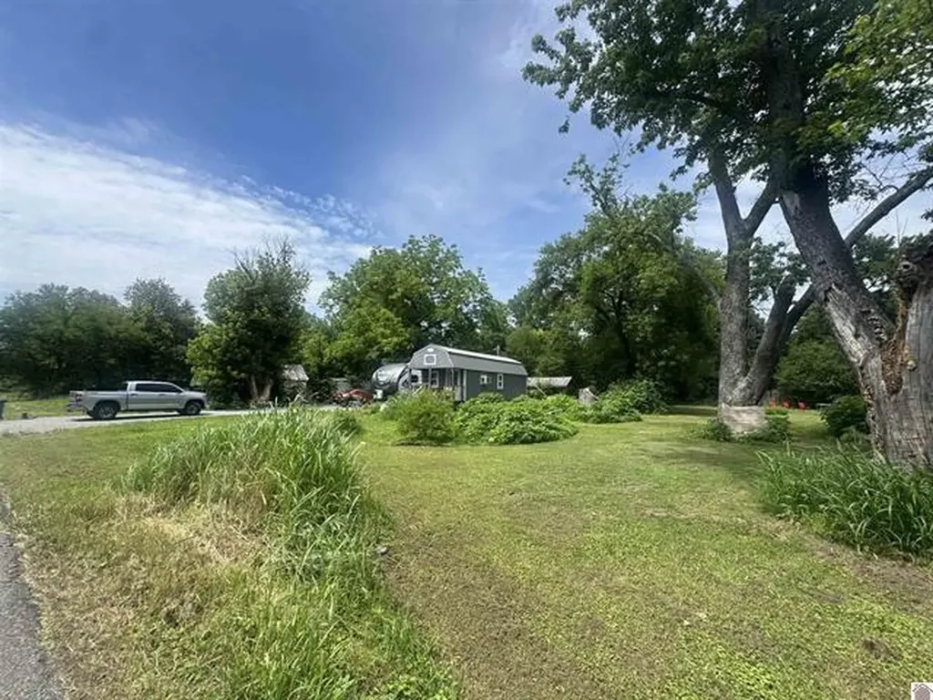 414 E State Highway 1748 Mayfield KY 42066