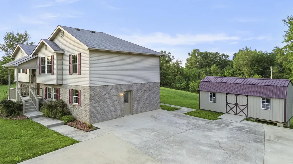 61 Halcomb East Road Orlando KY 40460