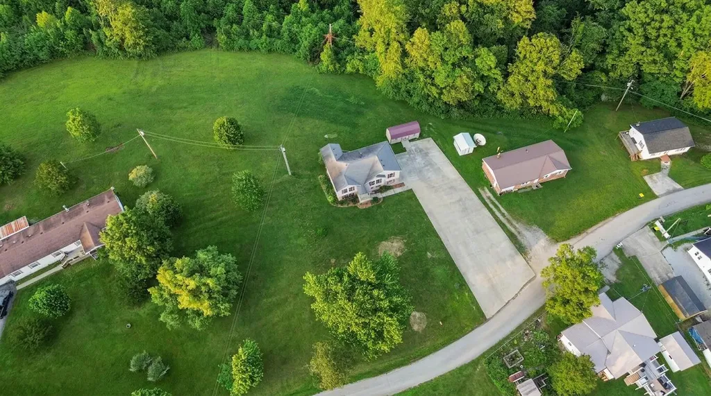 61 Halcomb East Road Orlando KY 40460
