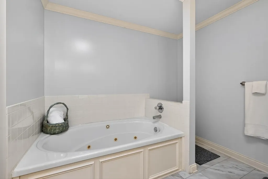 4325 Crescent Springs Court Lexington KY 40515