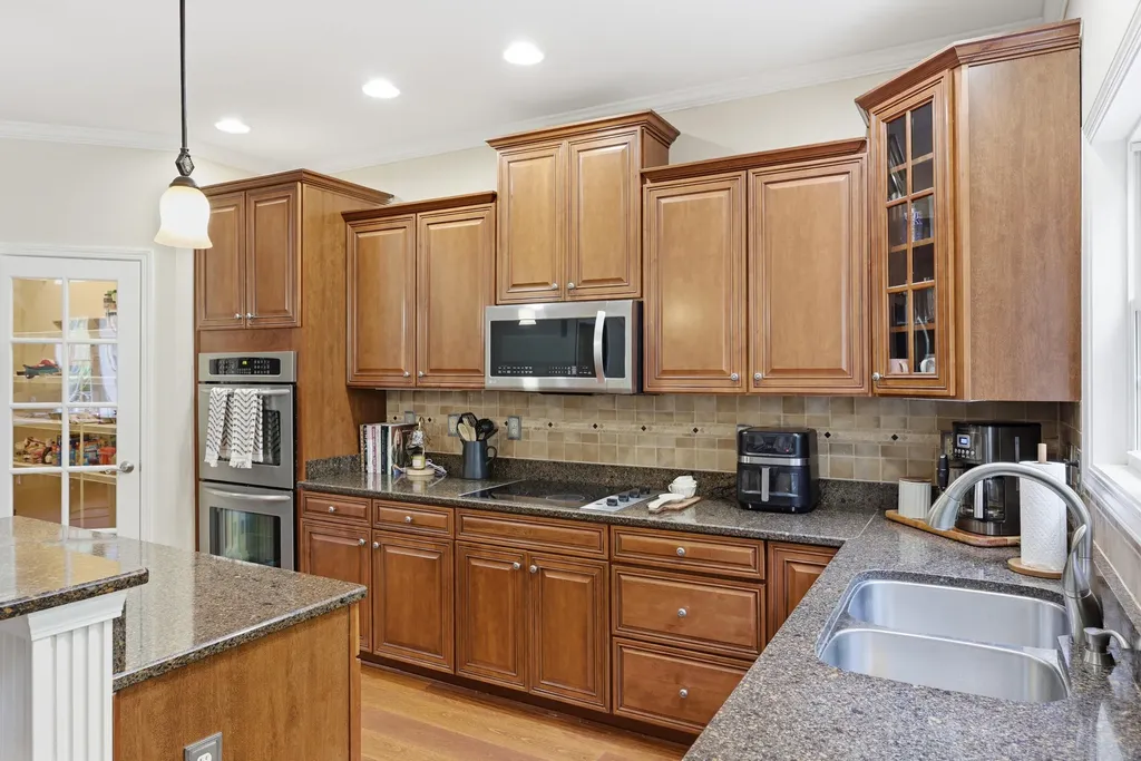 121 Gleneagles Way Versailles KY 40383