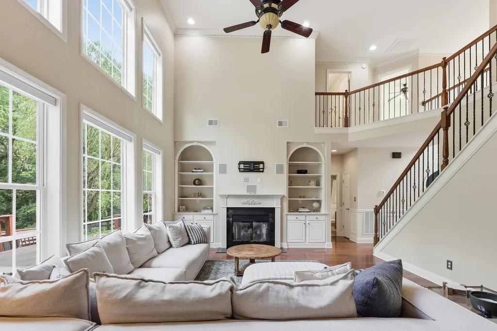 121 Gleneagles Way Versailles KY 40383