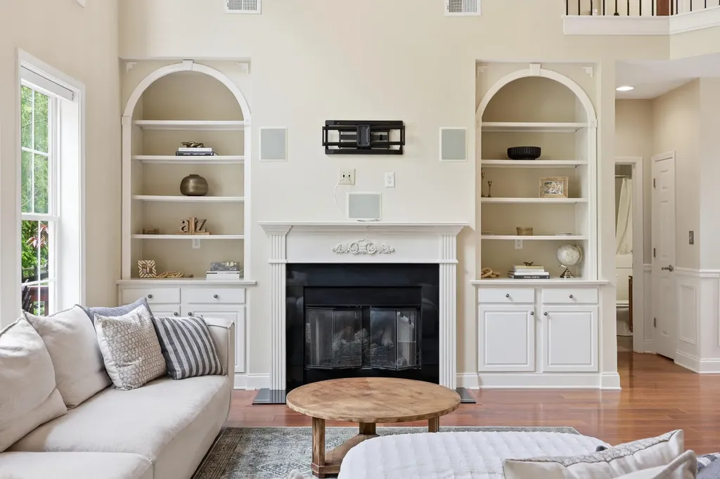 121 Gleneagles Way Versailles KY 40383