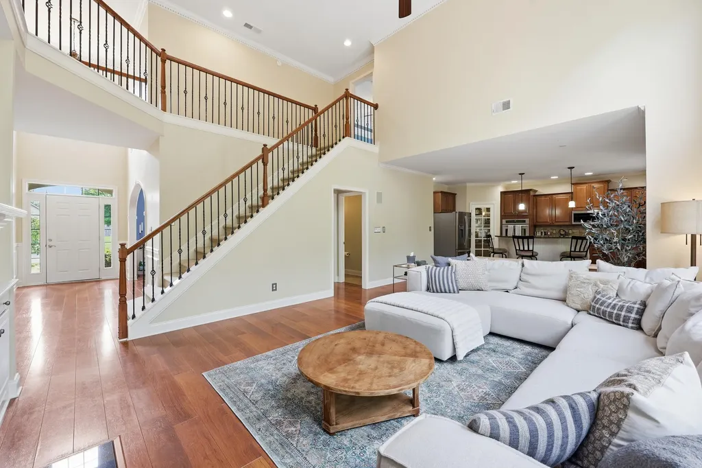 121 Gleneagles Way Versailles KY 40383