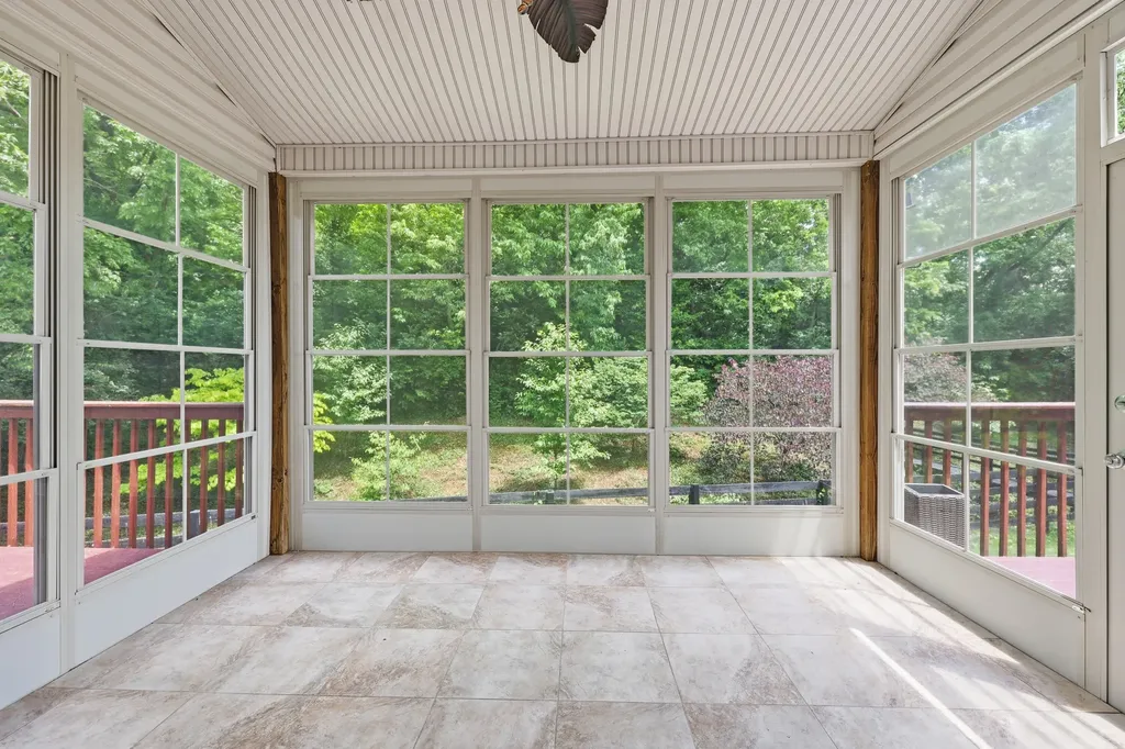 121 Gleneagles Way Versailles KY 40383