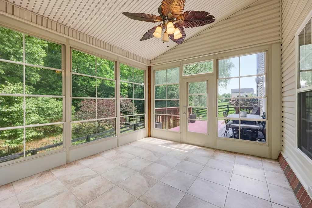 121 Gleneagles Way Versailles KY 40383
