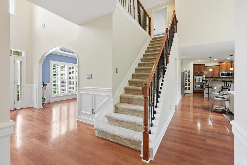 121 Gleneagles Way Versailles KY 40383