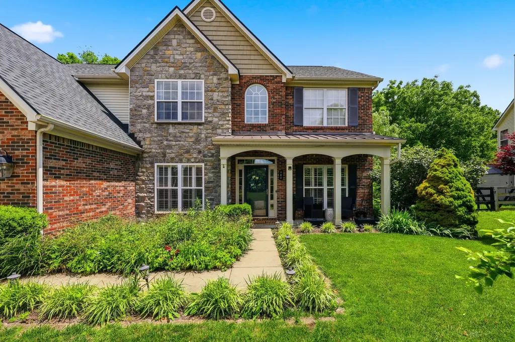 121 Gleneagles Way Versailles KY 40383