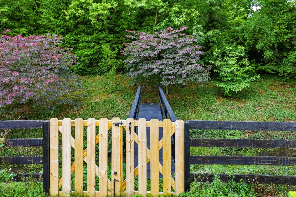 121 Gleneagles Way Versailles KY 40383