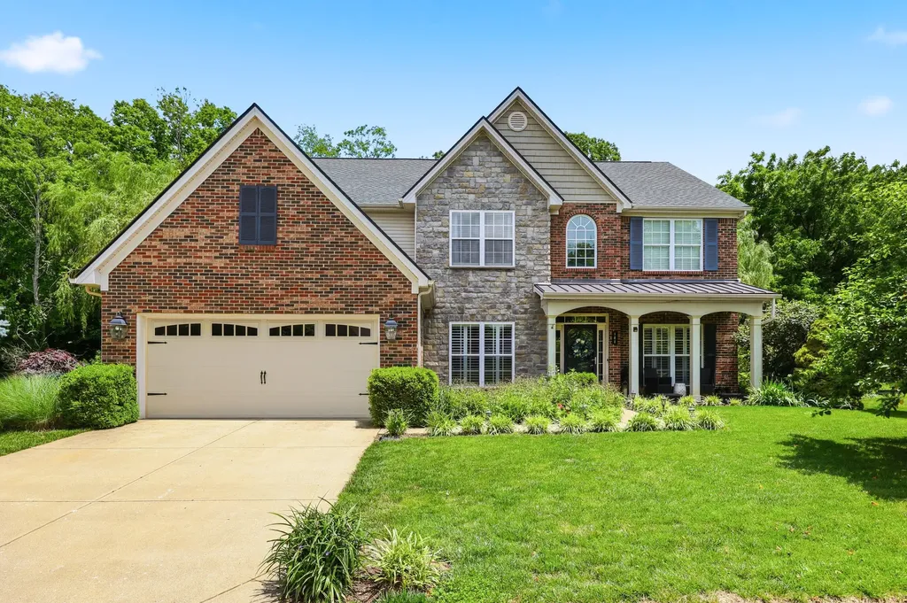 121 Gleneagles Way Versailles KY 40383