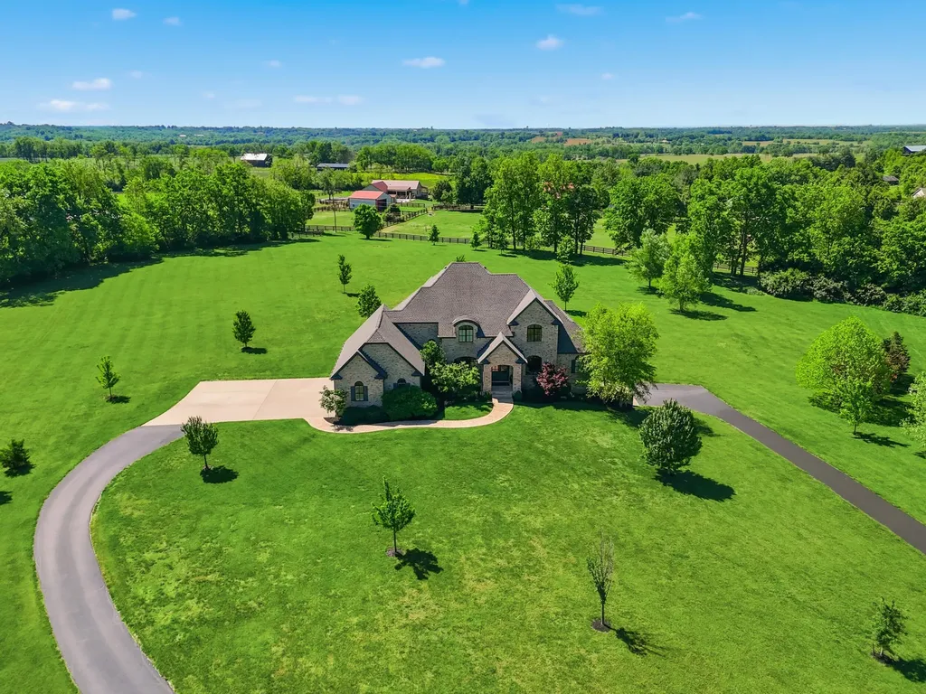 402 Chandamere Way Nicholasville KY 40356