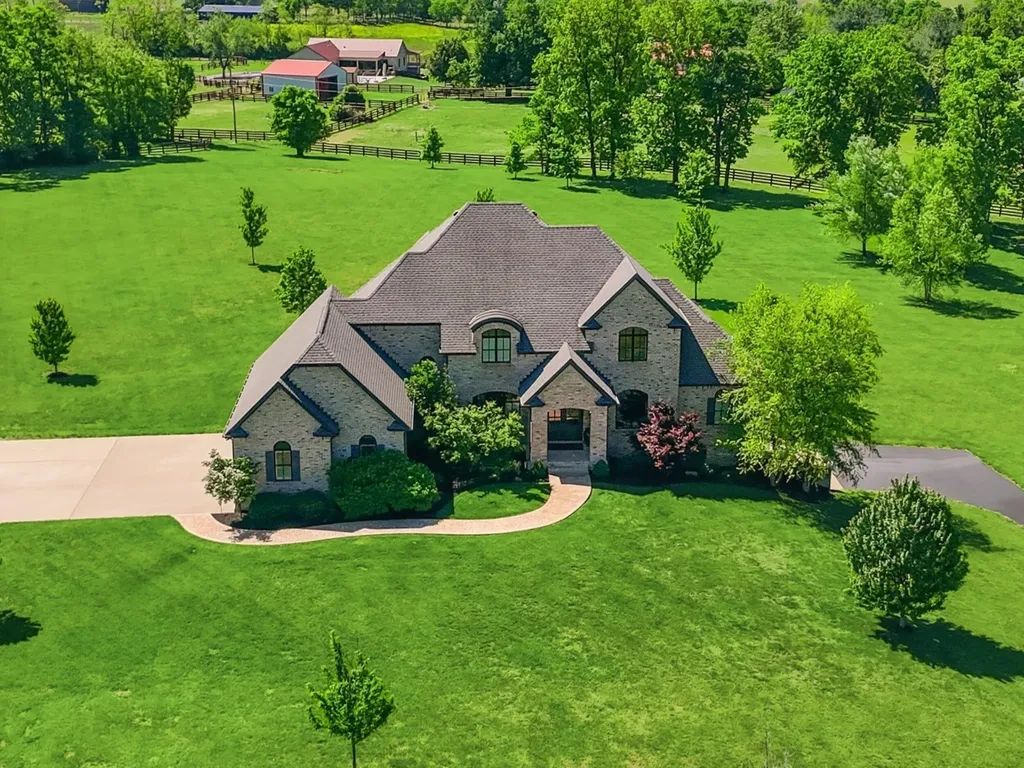402 Chandamere Way Nicholasville KY 40356
