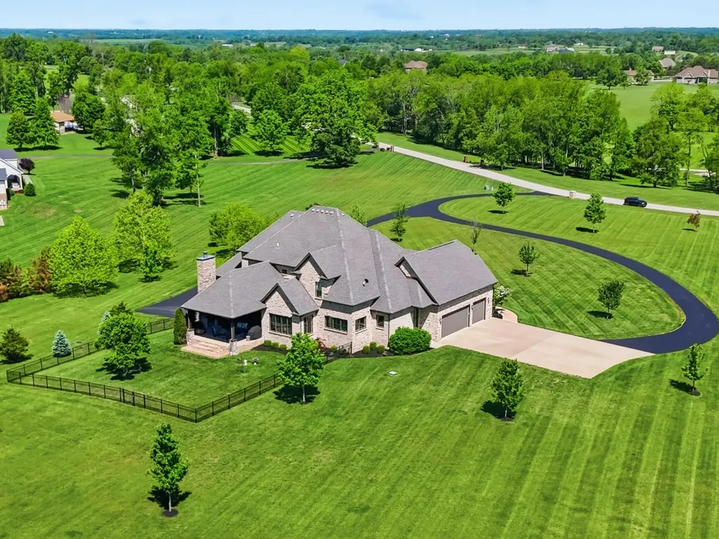 402 Chandamere Way Nicholasville KY 40356