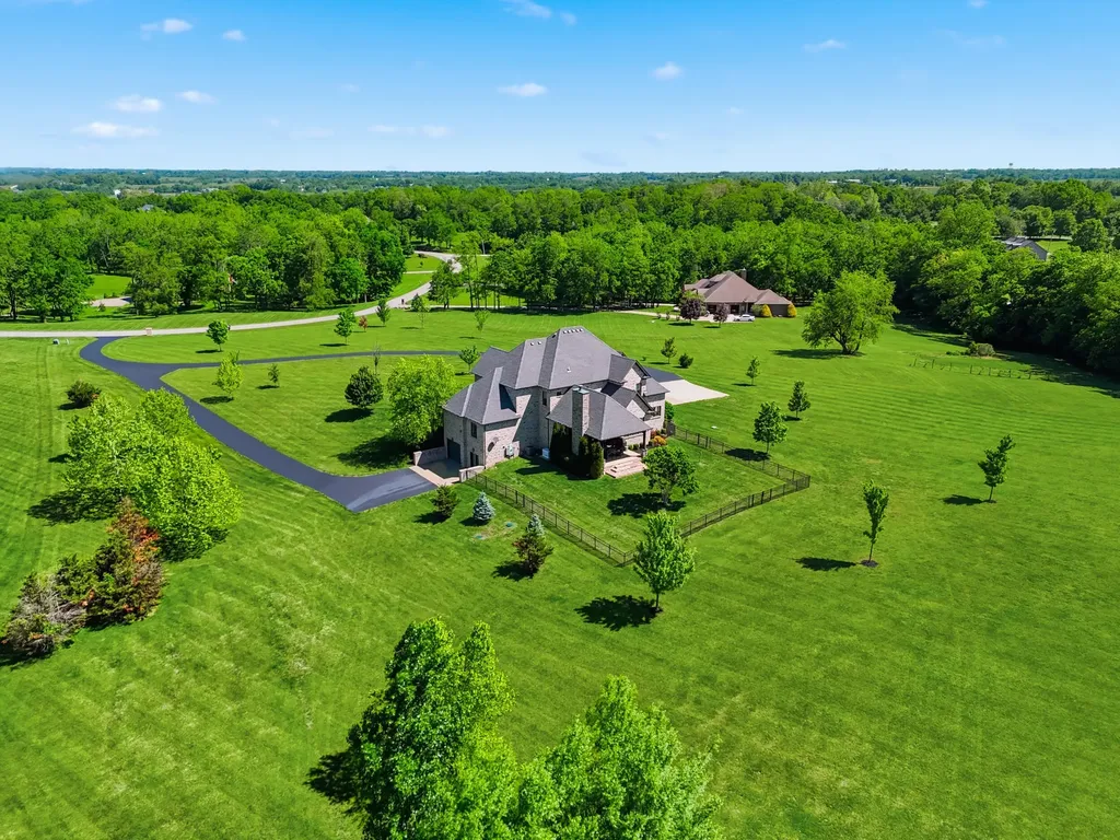 402 Chandamere Way Nicholasville KY 40356