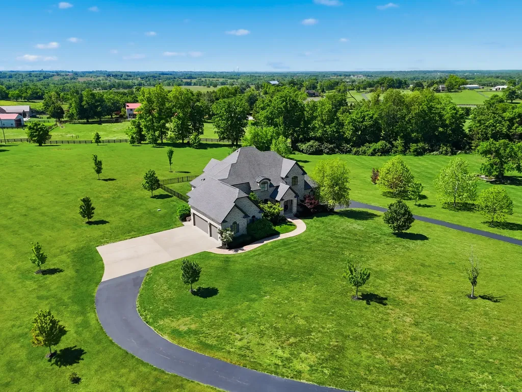 402 Chandamere Way Nicholasville KY 40356