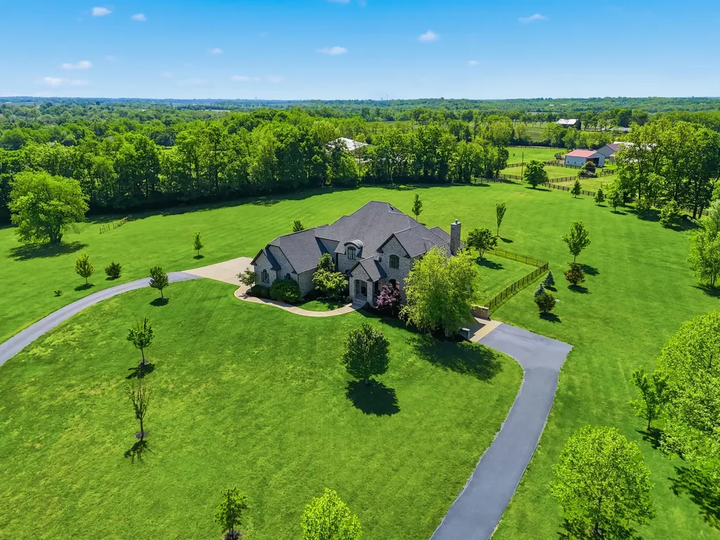 402 Chandamere Way Nicholasville KY 40356