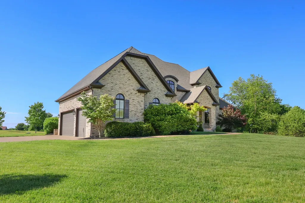 402 Chandamere Way Nicholasville KY 40356