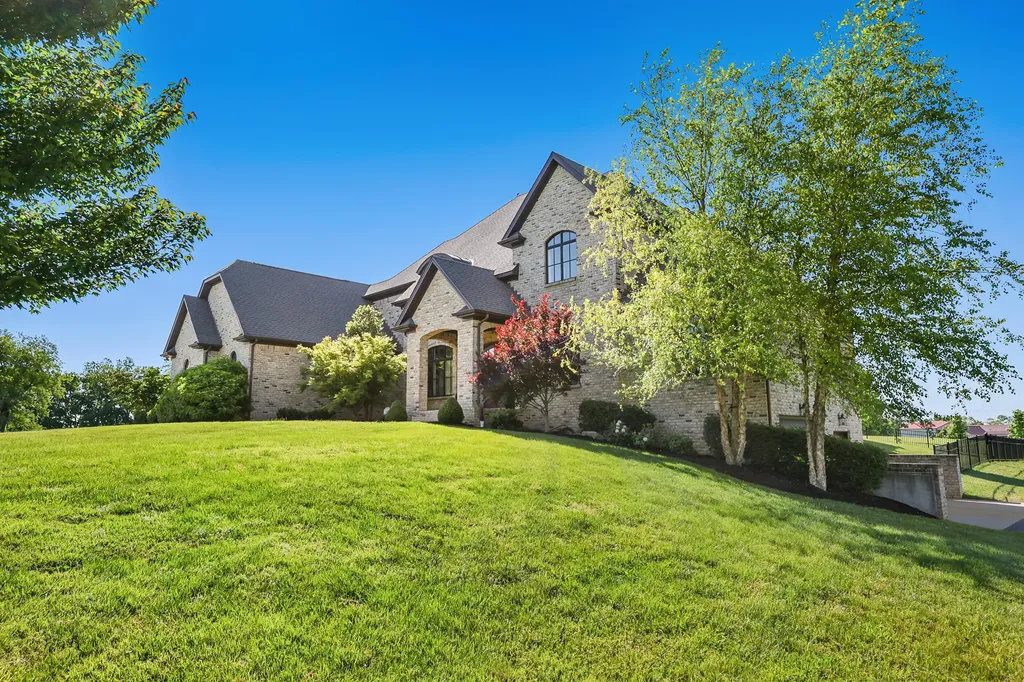 402 Chandamere Way Nicholasville KY 40356
