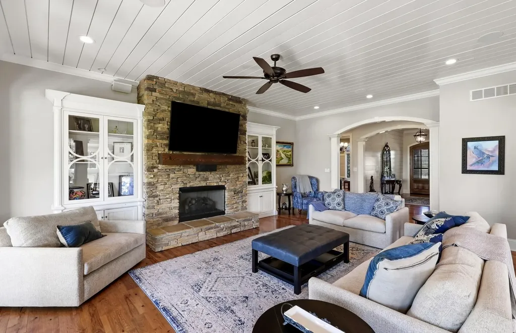 402 Chandamere Way Nicholasville KY 40356