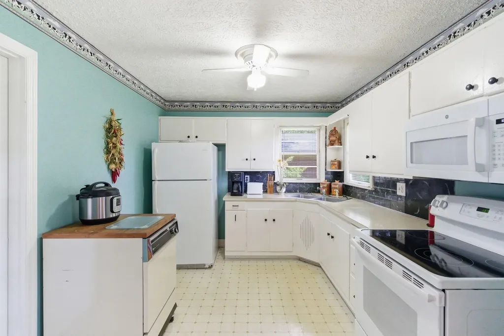 2192 Harrodsburg Road Lexington KY 40503