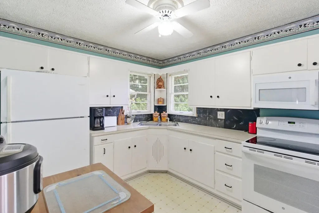 2192 Harrodsburg Road Lexington KY 40503