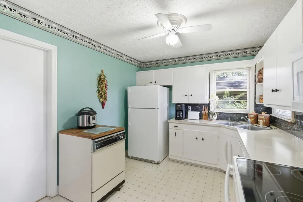 2192 Harrodsburg Road Lexington KY 40503