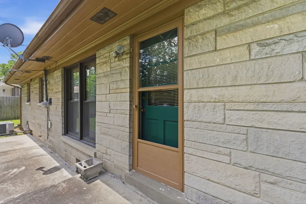 2192 Harrodsburg Road Lexington KY 40503