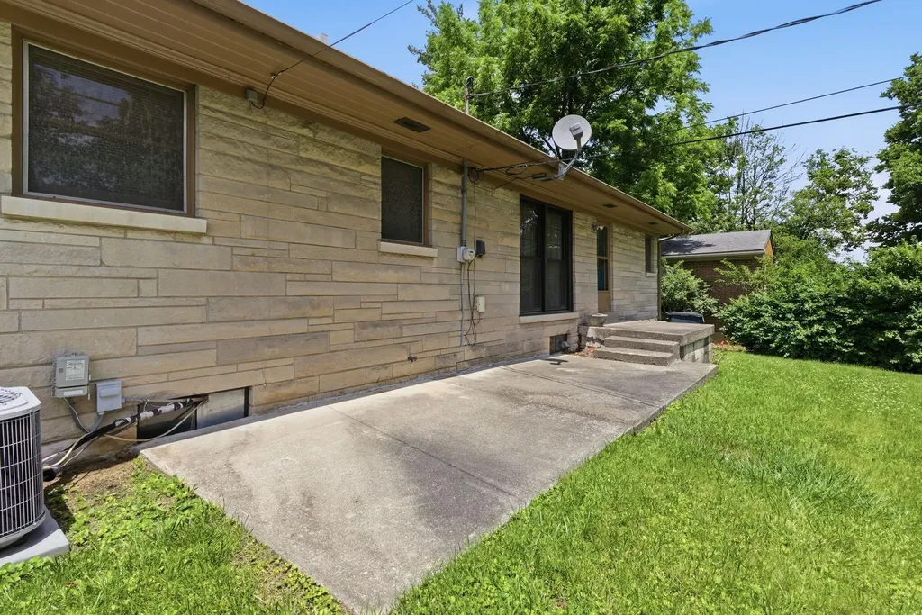 2192 Harrodsburg Road Lexington KY 40503