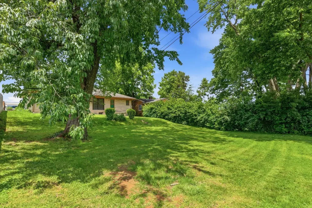 2192 Harrodsburg Road Lexington KY 40503
