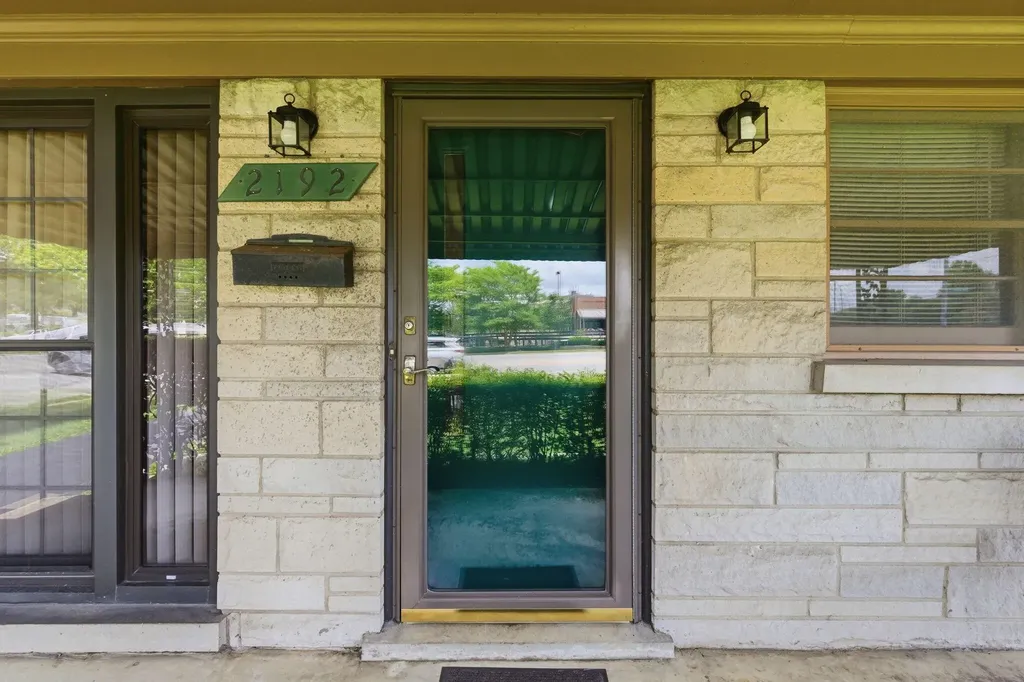 2192 Harrodsburg Road Lexington KY 40503