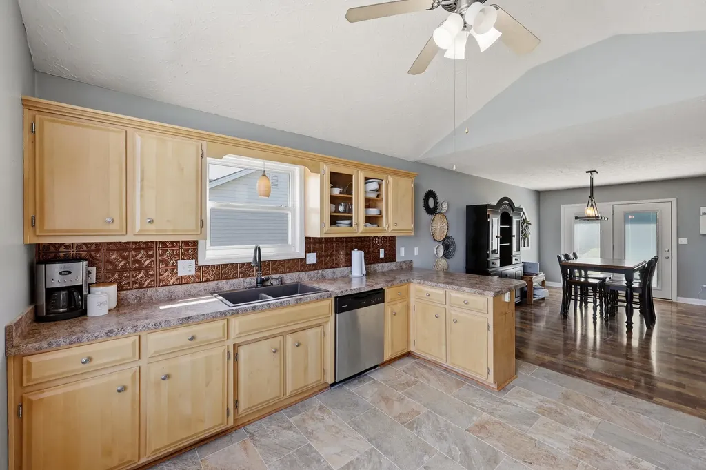 124 White Cliffs Lane Frankfort KY 40601