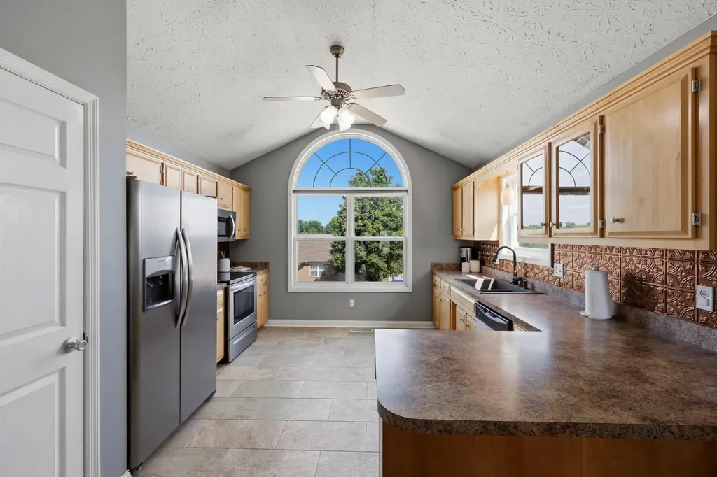 124 White Cliffs Lane Frankfort KY 40601