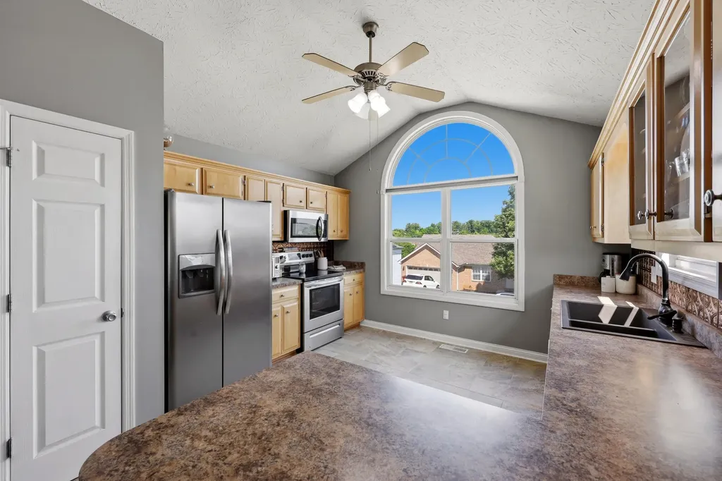 124 White Cliffs Lane Frankfort KY 40601