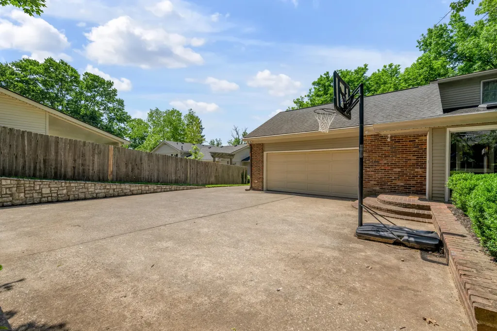 809 Raven Road Lexington KY 40502
