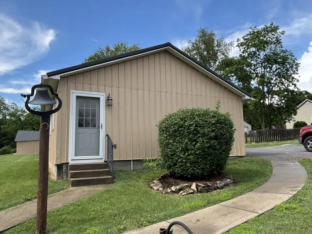 411 E 2nd Street Perryville KY 40468